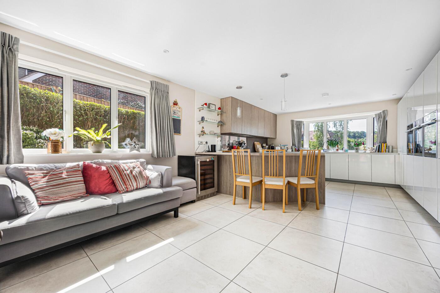 5 bed property in Horsepond Road, Gallowstree Common,